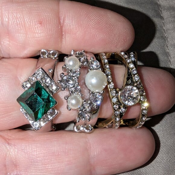 $3 with Bundle ~ Lot of 3 Rhinestone Stretch Rings 5424 - Picture 1 of 4